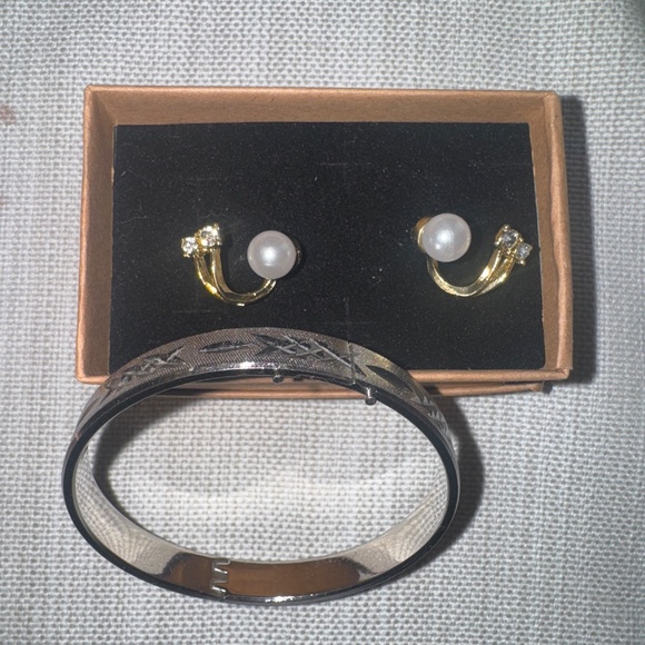 4PC BUNDLE OF JEWELRY/SKINCARE/MAKEUP - Picture 2 of 4